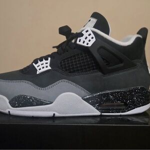 Jordan Men's Black and White Sneakers